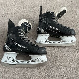 Youth CCM Hockey Skates